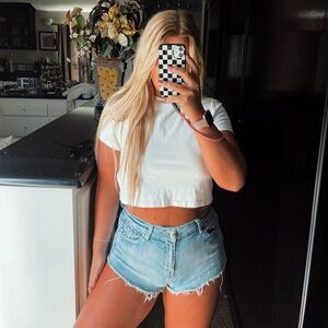 White cropped t shirt